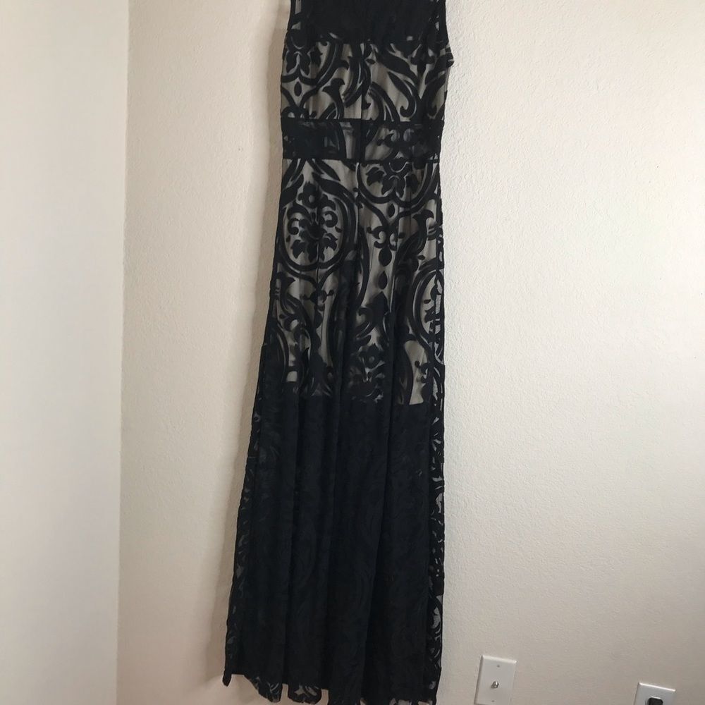 ‎Sheer lace overlay gown - Picture 5 of 10